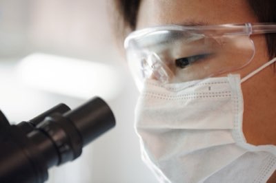임상병리사 직업 추천: 미래 전망과 진단 기여도 95%